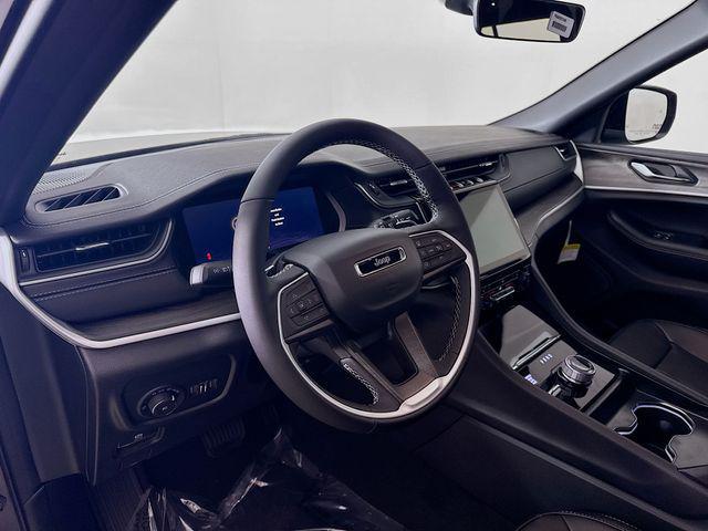 new 2025 Jeep Grand Cherokee car, priced at $42,220