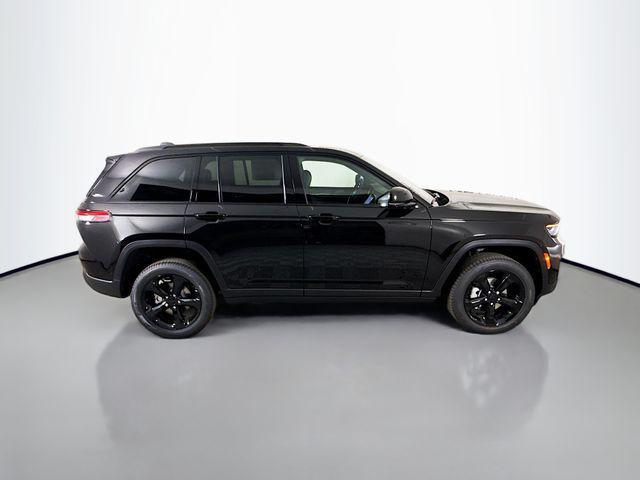 new 2025 Jeep Grand Cherokee car, priced at $42,220
