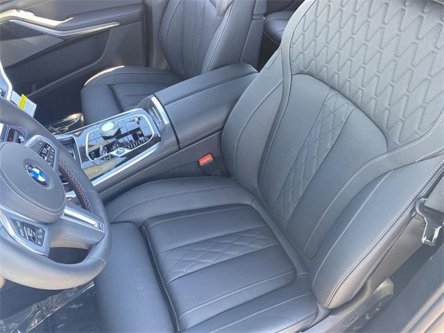 new 2025 BMW X7 car, priced at $119,370
