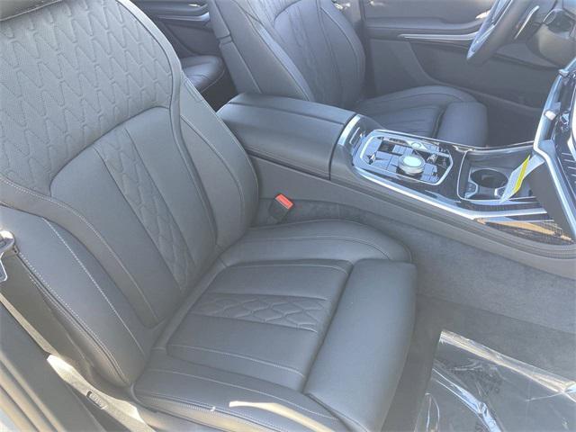 new 2025 BMW X7 car, priced at $119,370