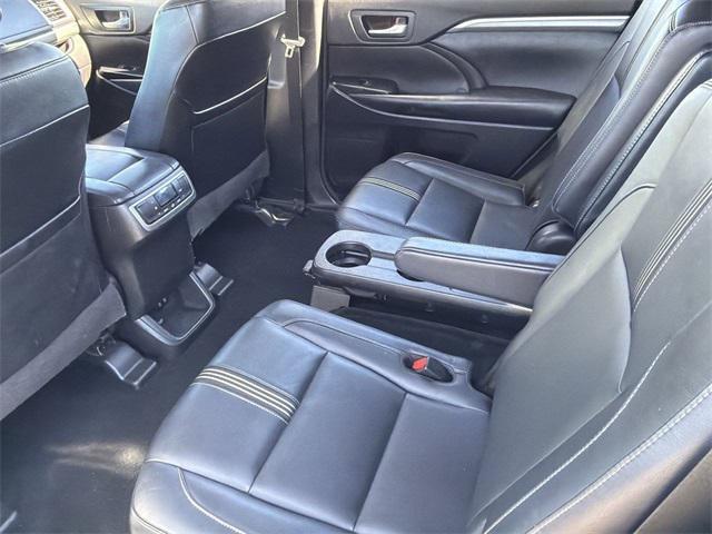 used 2018 Toyota Highlander car, priced at $20,675