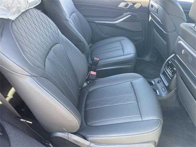 new 2025 BMW X7 car, priced at $121,395