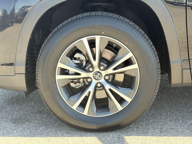 used 2019 Toyota Highlander car, priced at $21,590