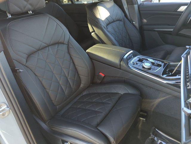 new 2026 BMW X7 car, priced at $100,115