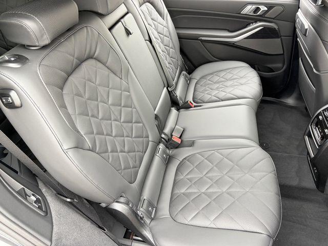 new 2026 BMW X7 car, priced at $100,614
