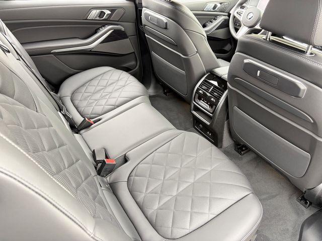 new 2026 BMW X7 car, priced at $100,614