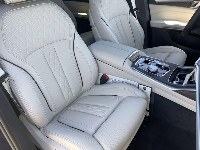 new 2026 BMW X7 car, priced at $122,590