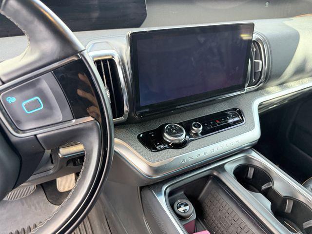 used 2025 Ford Expedition car, priced at $72,998