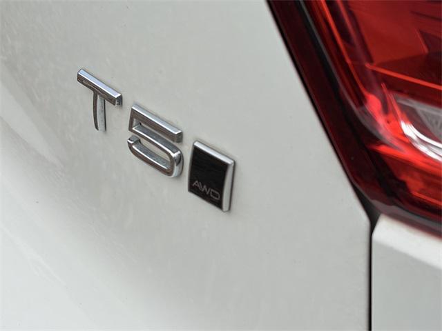 used 2019 Volvo XC40 car, priced at $18,270