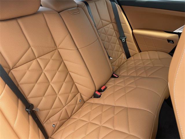 new 2025 BMW 740 car, priced at $100,625