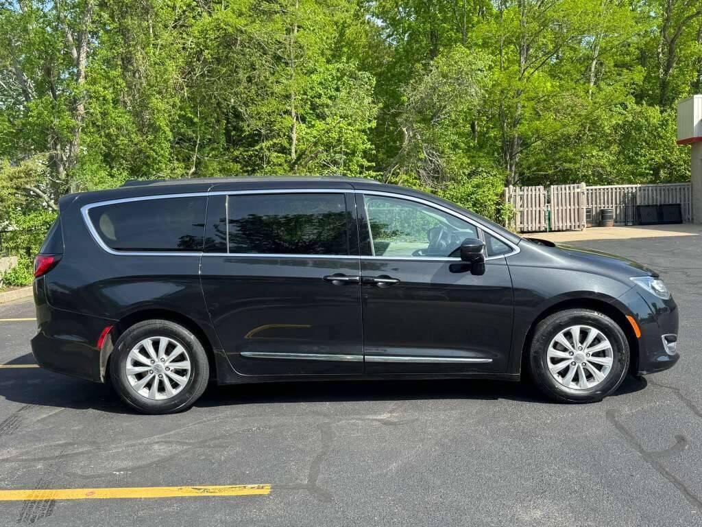 used 2017 Chrysler Pacifica car, priced at $11,500