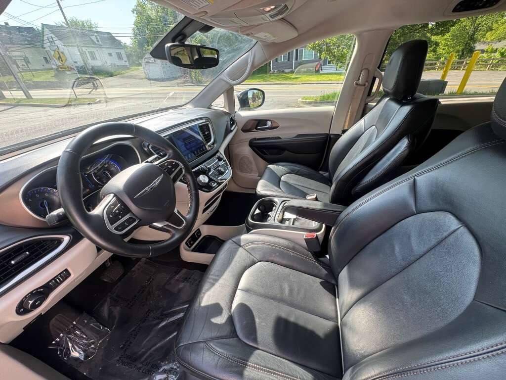 used 2017 Chrysler Pacifica car, priced at $11,500