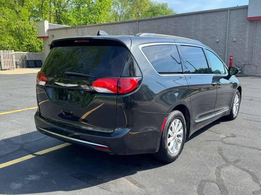 used 2017 Chrysler Pacifica car, priced at $11,500