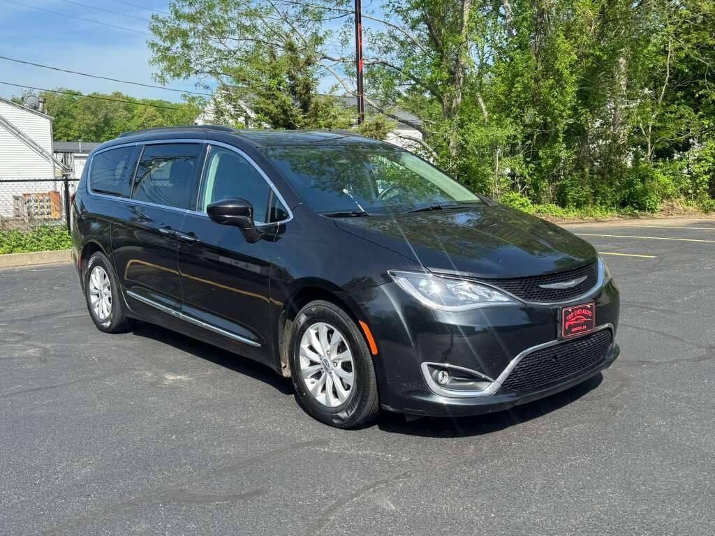 used 2017 Chrysler Pacifica car, priced at $11,500