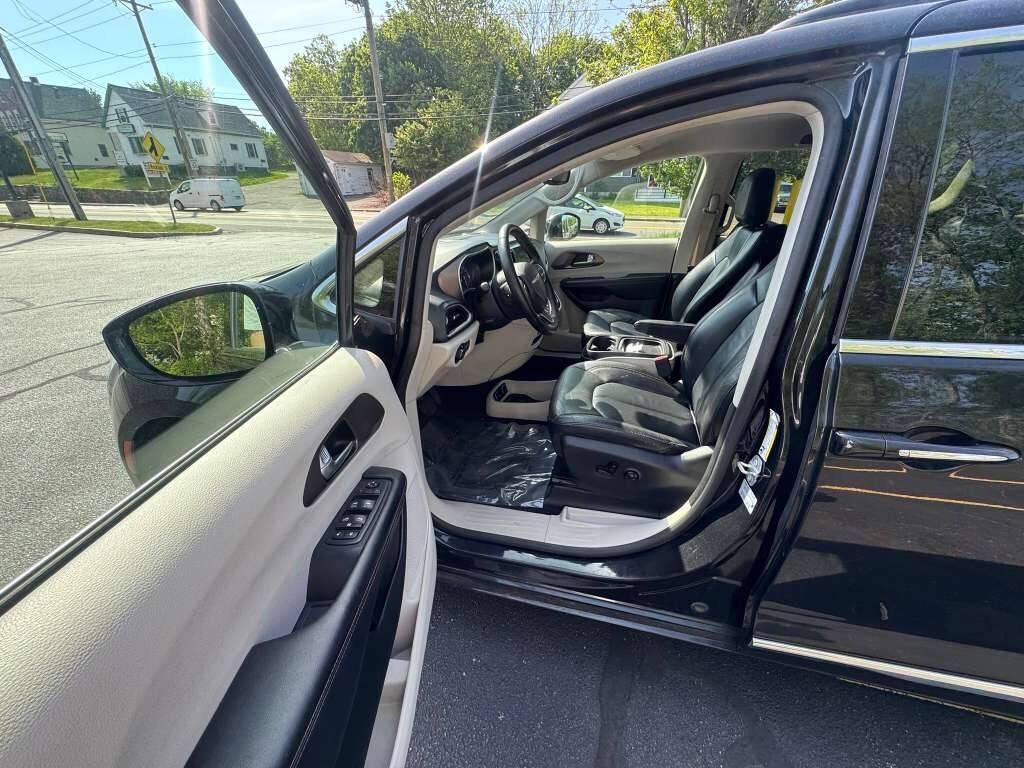 used 2017 Chrysler Pacifica car, priced at $11,500