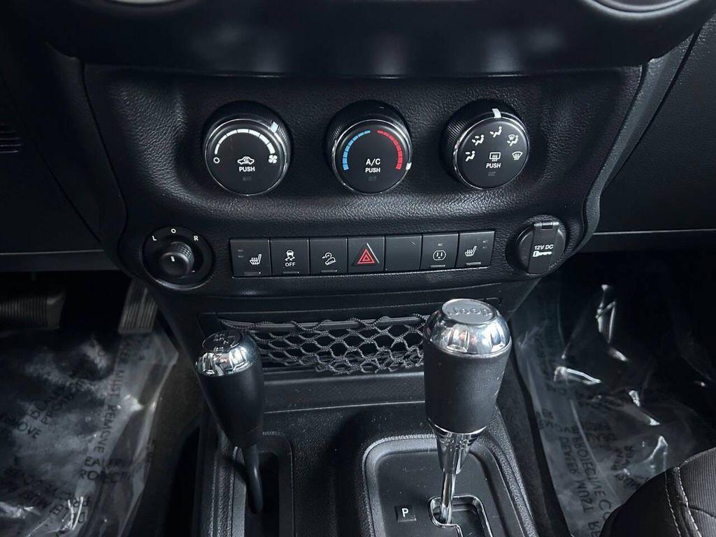 used 2015 Jeep Wrangler Unlimited car, priced at $18,300