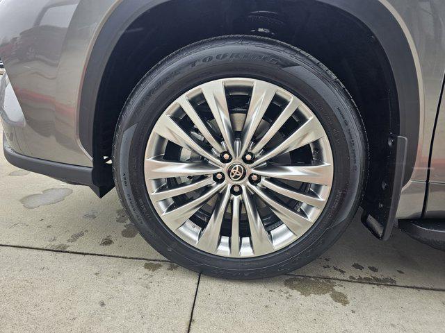 new 2026 Toyota Highlander Hybrid car, priced at $59,216