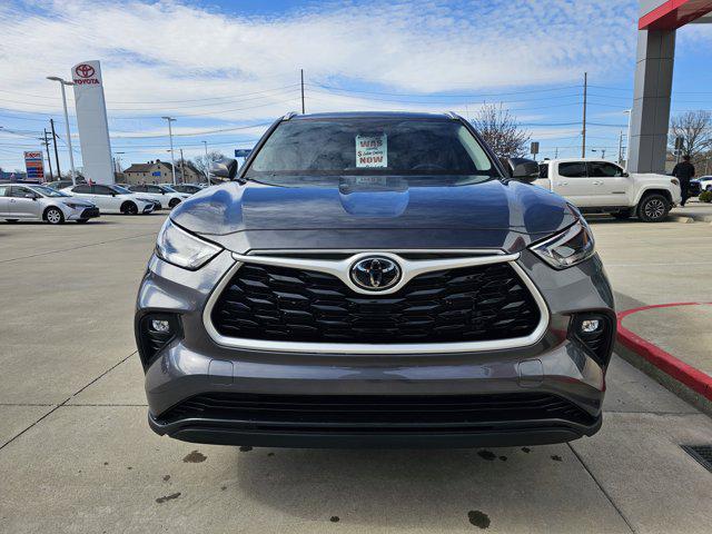 used 2023 Toyota Highlander car, priced at $34,452