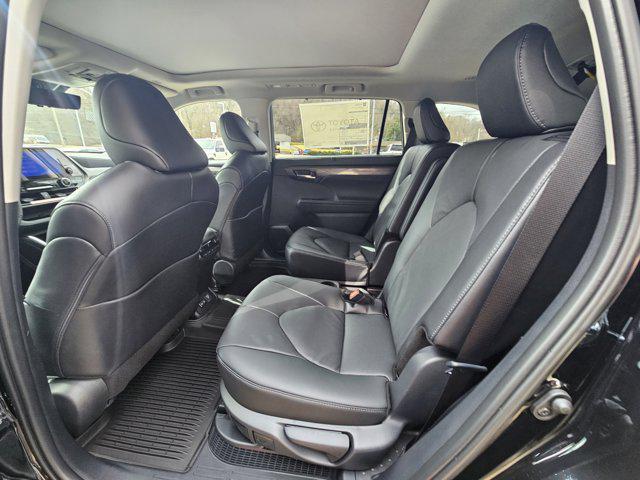 new 2026 Toyota Highlander Hybrid car, priced at $58,482
