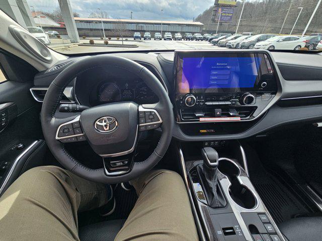 new 2026 Toyota Highlander Hybrid car, priced at $58,482