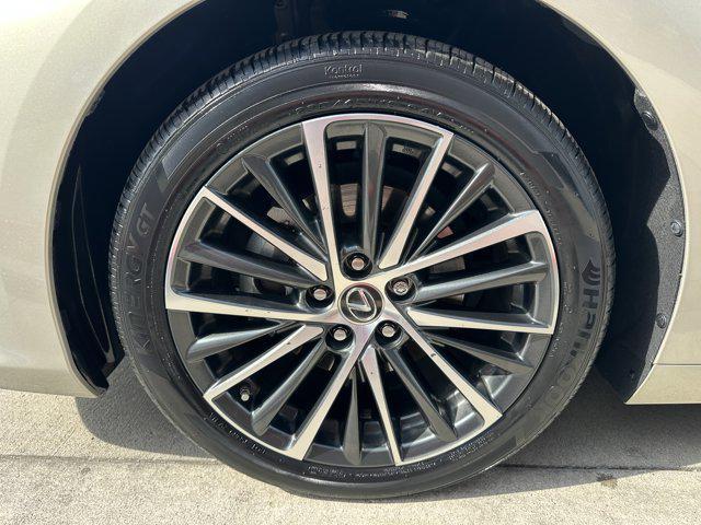 used 2022 Lexus ES 300h car, priced at $39,990