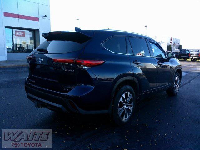 used 2021 Toyota Highlander Hybrid car, priced at $30,900