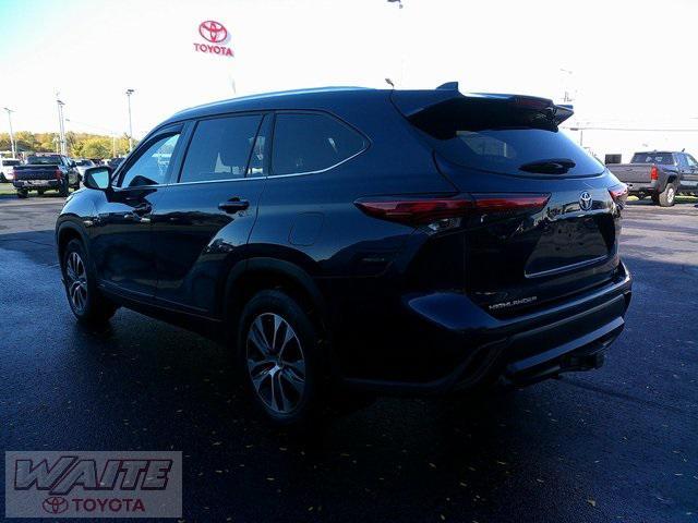 used 2021 Toyota Highlander Hybrid car, priced at $30,900
