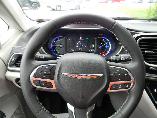 used 2023 Chrysler Pacifica Hybrid car, priced at $24,075