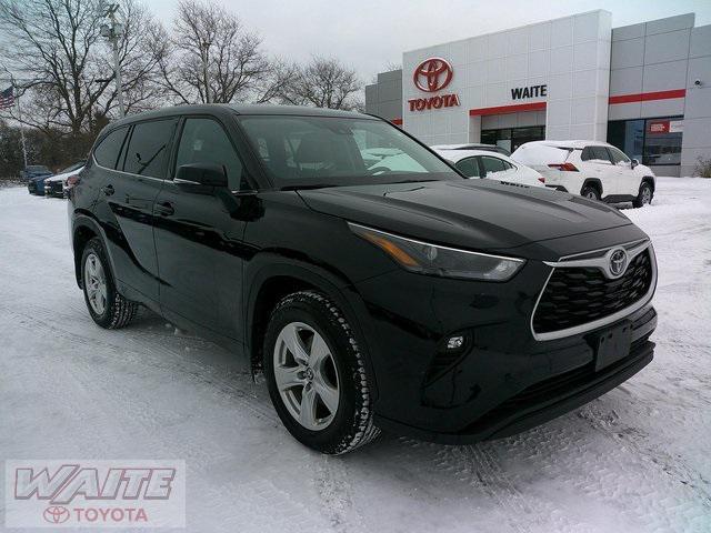 used 2022 Toyota Highlander car, priced at $31,800