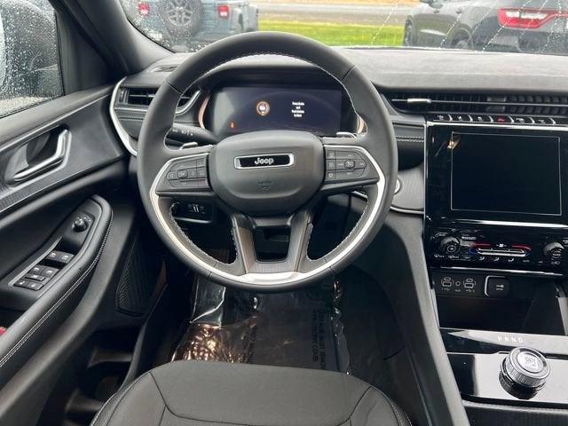 new 2025 Jeep Grand Cherokee car, priced at $37,370