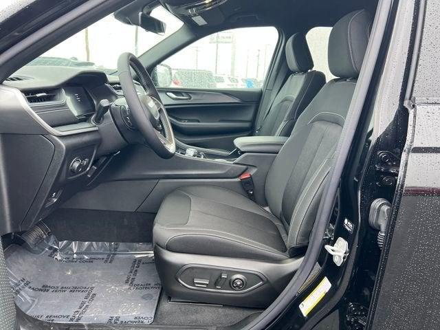 new 2025 Jeep Grand Cherokee car, priced at $37,370