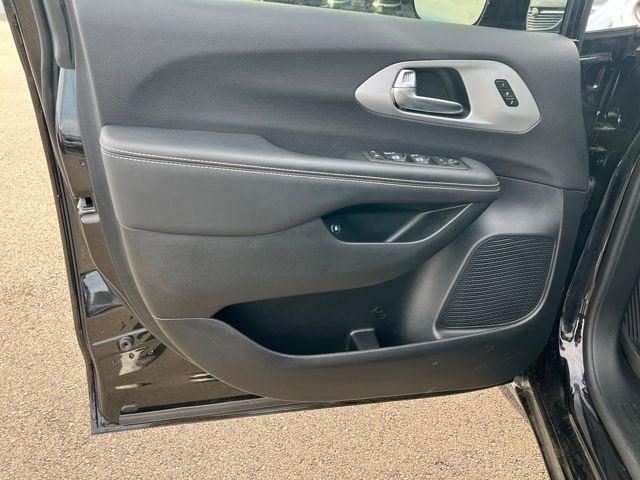 used 2025 Chrysler Pacifica Hybrid car, priced at $41,563