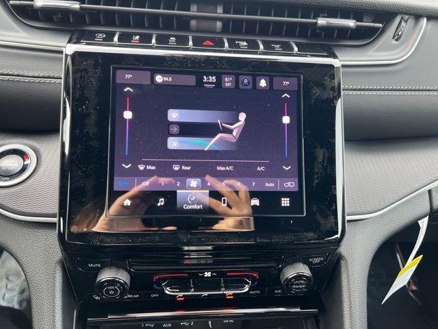 new 2025 Jeep Grand Cherokee car, priced at $37,275