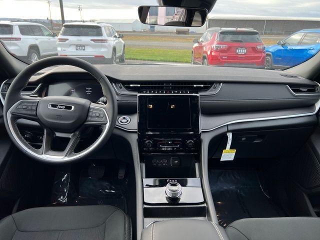 new 2025 Jeep Grand Cherokee car, priced at $37,275
