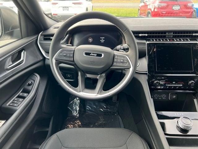 new 2025 Jeep Grand Cherokee car, priced at $38,275