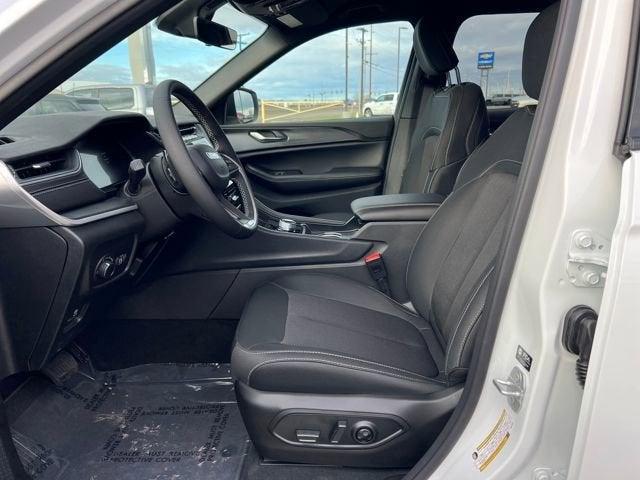 new 2025 Jeep Grand Cherokee car, priced at $38,275