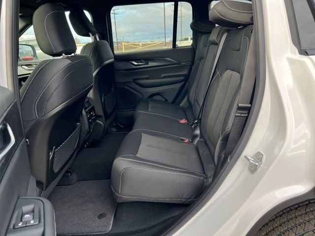 new 2025 Jeep Grand Cherokee car, priced at $38,275