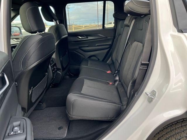 new 2025 Jeep Grand Cherokee car, priced at $37,275