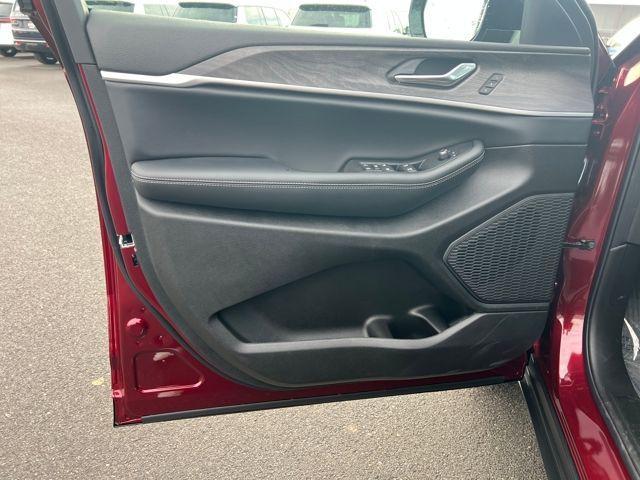 new 2025 Jeep Grand Cherokee car, priced at $49,485