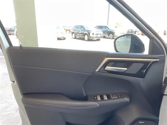 new 2025 Mitsubishi Outlander car, priced at $48,755