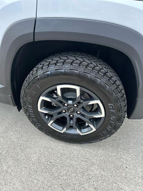 new 2026 Chevrolet Equinox car, priced at $38,995