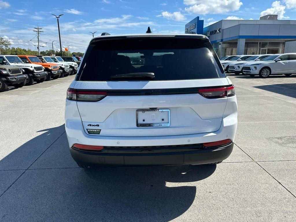 new 2025 Jeep Grand Cherokee car, priced at $45,580