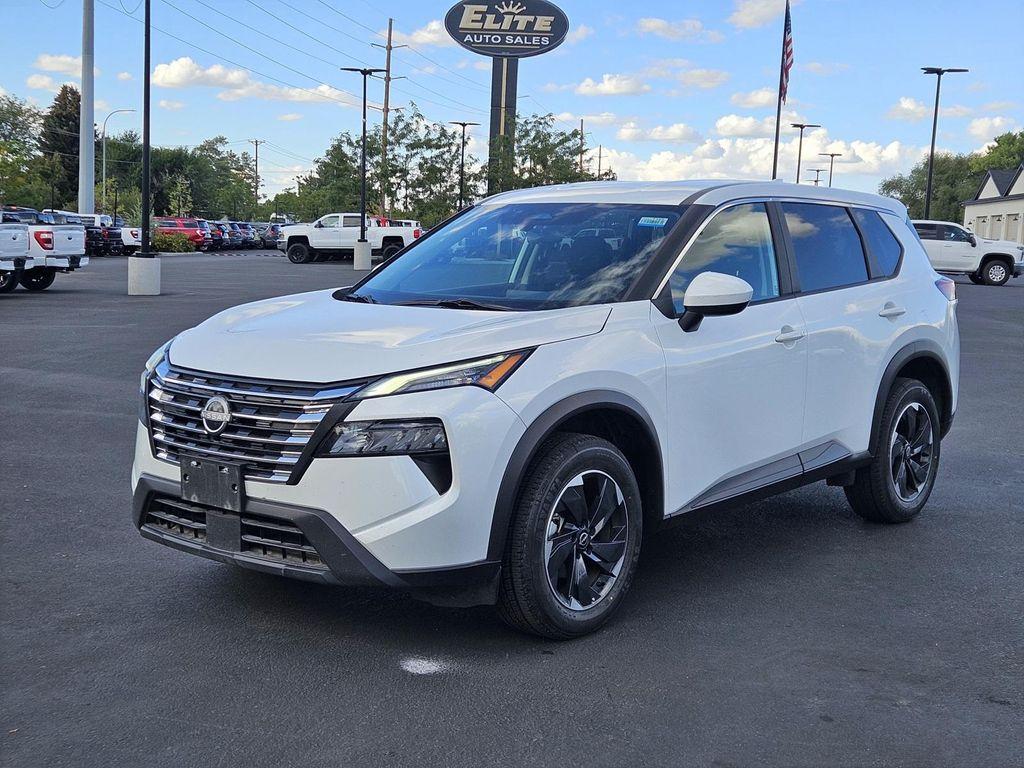 2024 Everest White Pearl Nissan Rogue