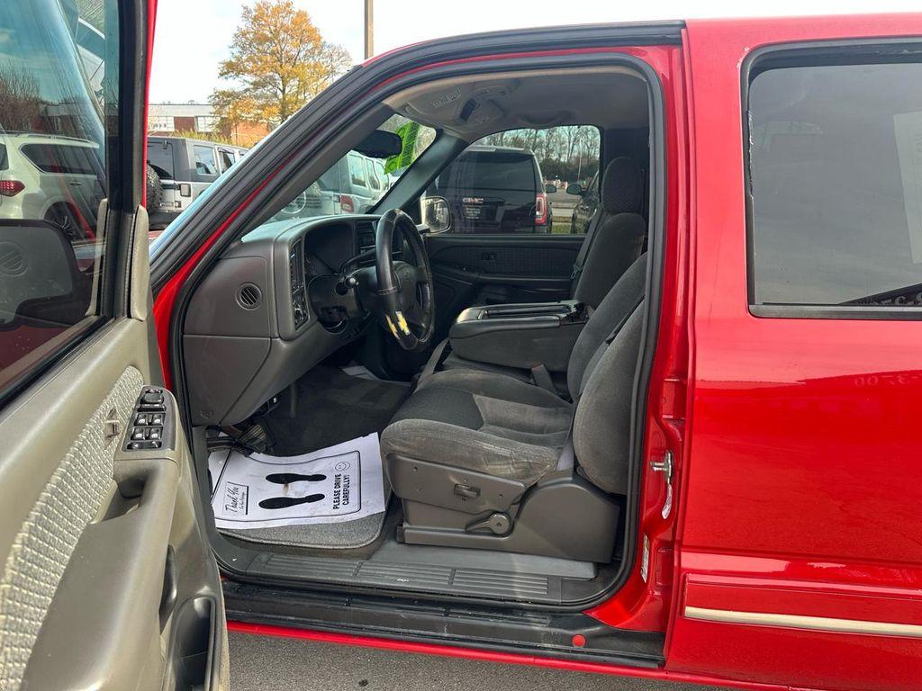 used 2004 Chevrolet Avalanche car, priced at $5,980