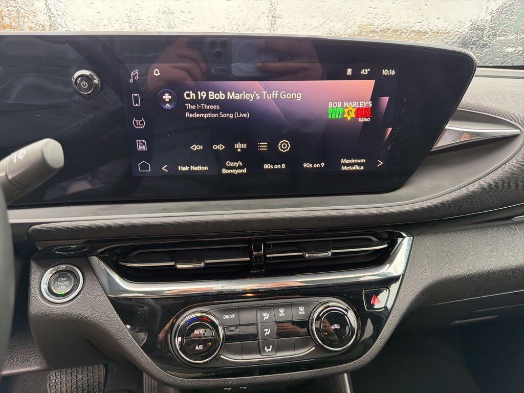 used 2025 Buick Envista car, priced at $24,000