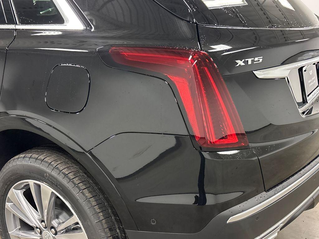 new 2026 Cadillac XT5 car, priced at $58,770