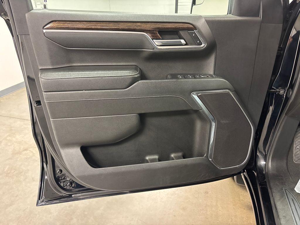 used 2024 GMC Sierra 1500 car, priced at $30,250