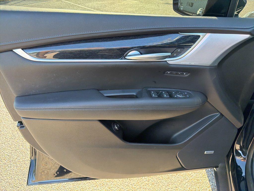 used 2023 Cadillac XT5 car, priced at $37,917