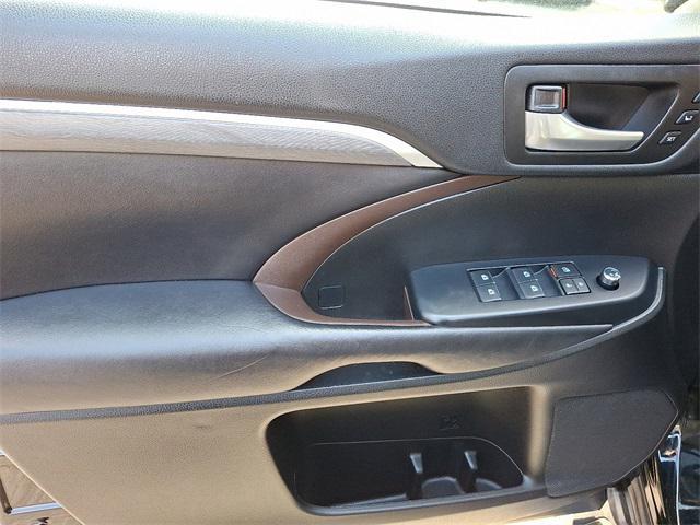 used 2018 Toyota Highlander car, priced at $26,480