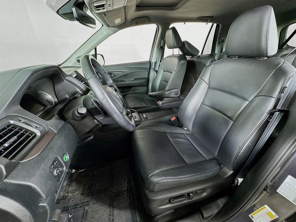 used 2022 Honda Pilot car, priced at $28,990